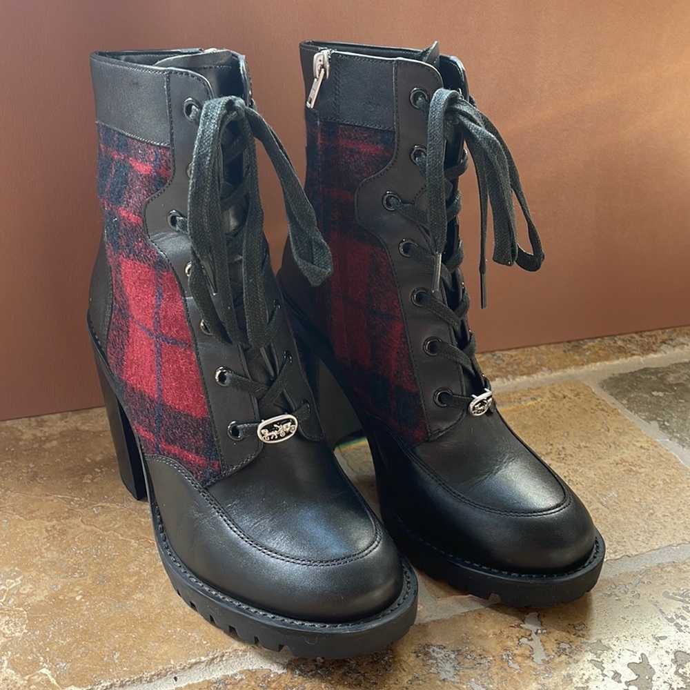 COACH, SPECIAL EDITION combat boot, size 9